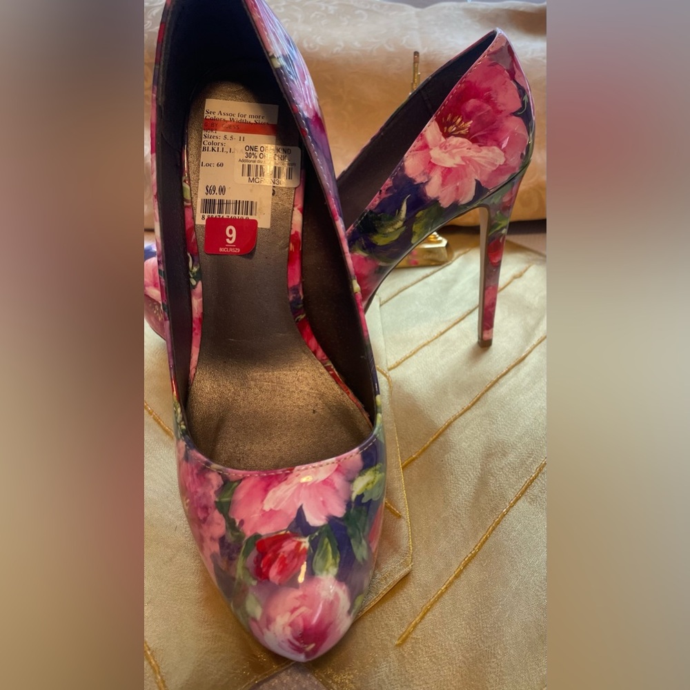 G By Guess Pink/Blue Floral Pumps with Elegant High Heel -Size 9